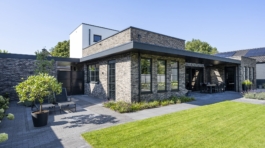 2021005_76254_003_010_web2000