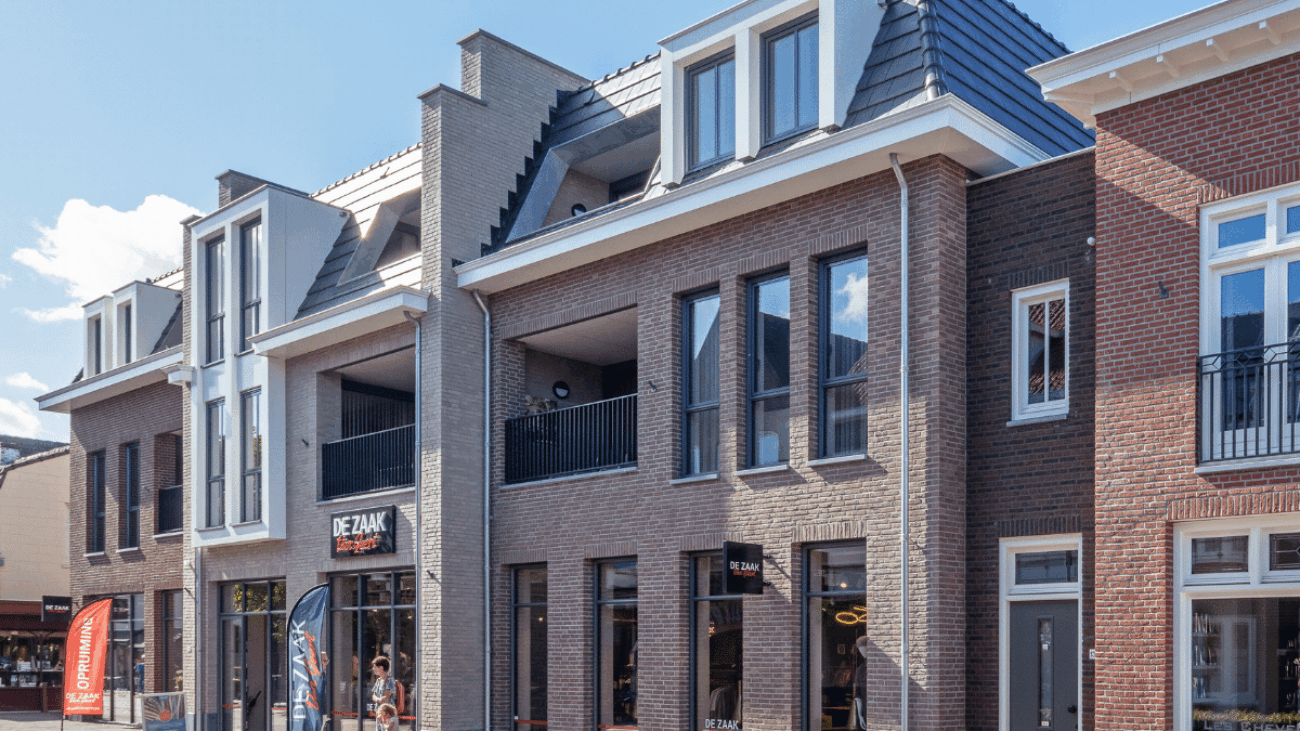 Gevels van De Post en De Nijverheid Dongen, nieuwbouw die het historische straatbeeld en de industriële laag samenbrengt.