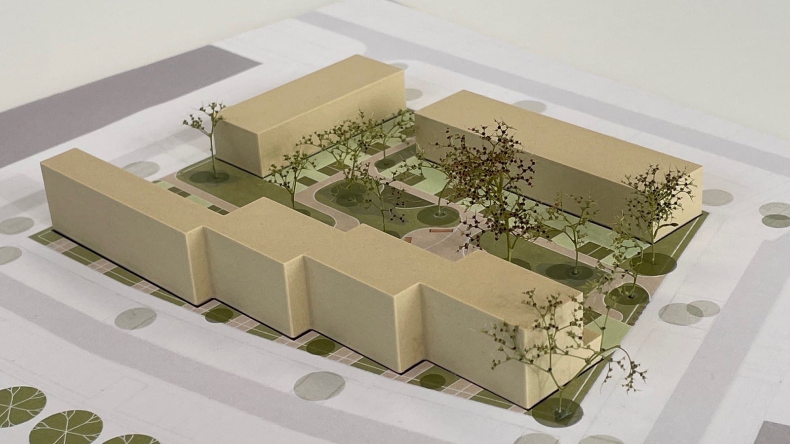 Een 3D model op schaal toont duidelijk de ruimtelijke verhoudingen en bouwvolumes van een stedenbouwkundig plan.