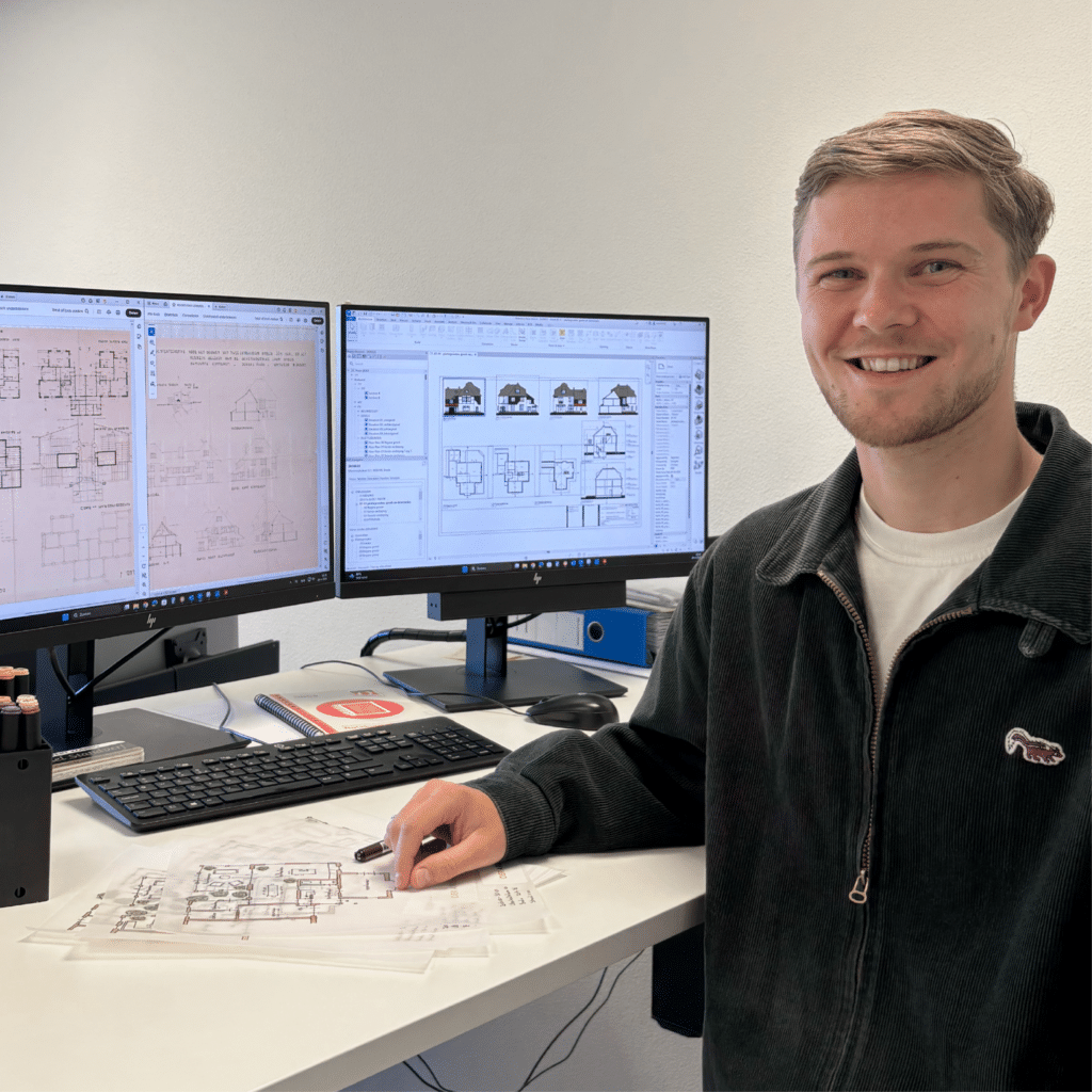 Kars als assistent ontwerper bij CIER Architecten aan het werk aan een ontwerp.