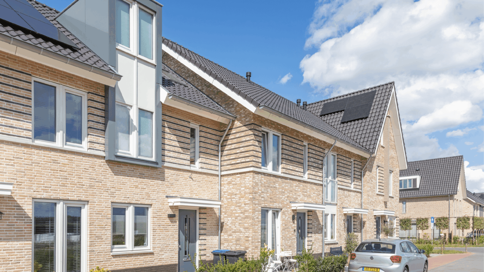 Woningen in Achter de Schans Werkendam met dorpse architectuur en gevarieerde gevels.